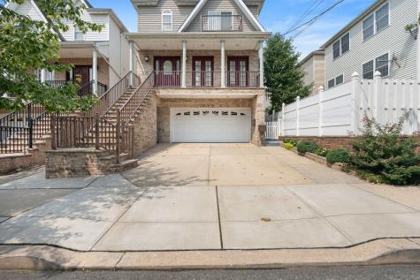 13 Humphrey Avenue Bayonne NJ 07002