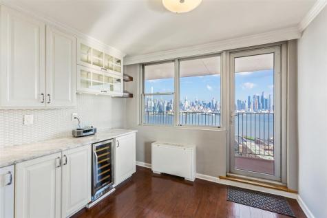 6040 Boulevard East West New York NJ 07093