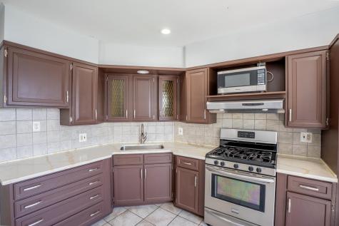 24 Edwards Court Bayonne NJ 07002