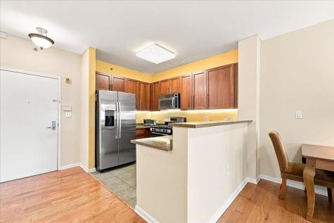 15 Freedom Way Jersey City NJ 07305