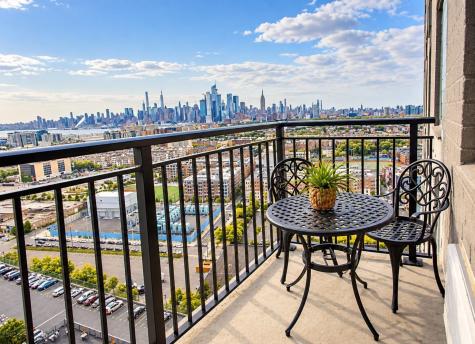 100 Manhattan Avenue Union City NJ 07087