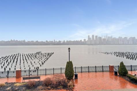 40 Lydia Drive Guttenberg NJ 07093