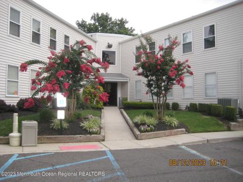 59 Avenue At The Common Shrewsbury Boro NJ 07702