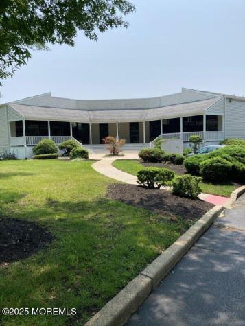 59 Avenue At The Common Shrewsbury Boro NJ 07702