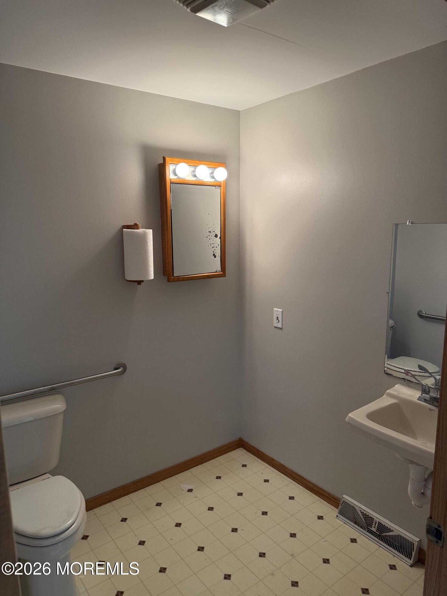 2741 Nottingham Way Hamilton NJ 08619