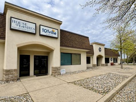 335 Us Highway 9 Manalapan NJ 07726