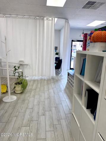 335 Us Highway 9 Manalapan NJ 07726