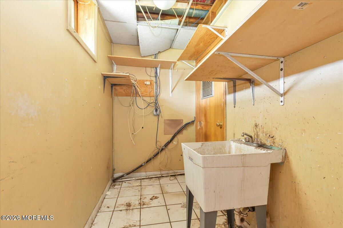 64 Thompson Avenue Leonardo NJ 07737