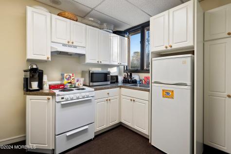 641 Beach Avenue Manahawkin NJ 08050