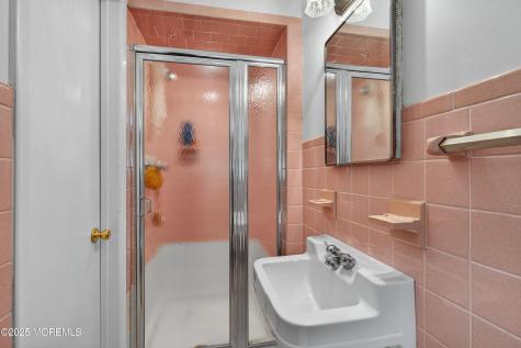 202 Woodland Drive Lincroft NJ 07738
