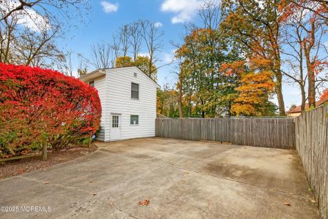 202 Woodland Drive Lincroft NJ 07738