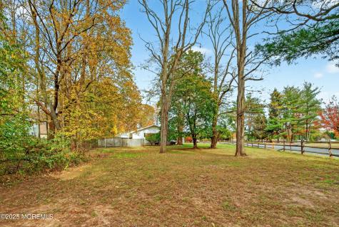 202 Woodland Drive Lincroft NJ 07738