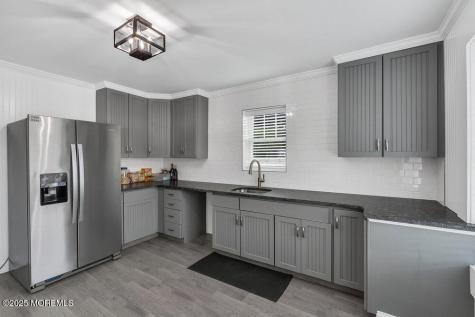 1029 Us 9 Howell NJ 07731