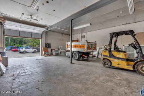 1029 Us 9 Howell NJ 07731