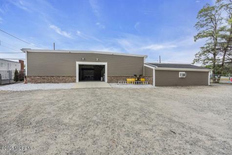 1029 Us 9 Howell NJ 07731