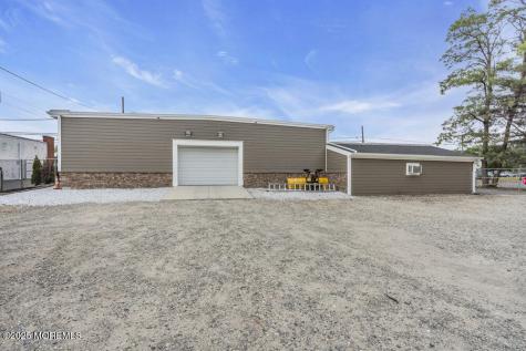 1029 Us 9 Howell NJ 07731