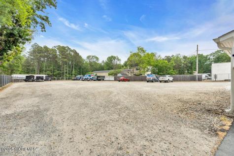 1029 Us 9 Howell NJ 07731