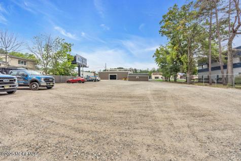 1029 Us 9 Howell NJ 07731
