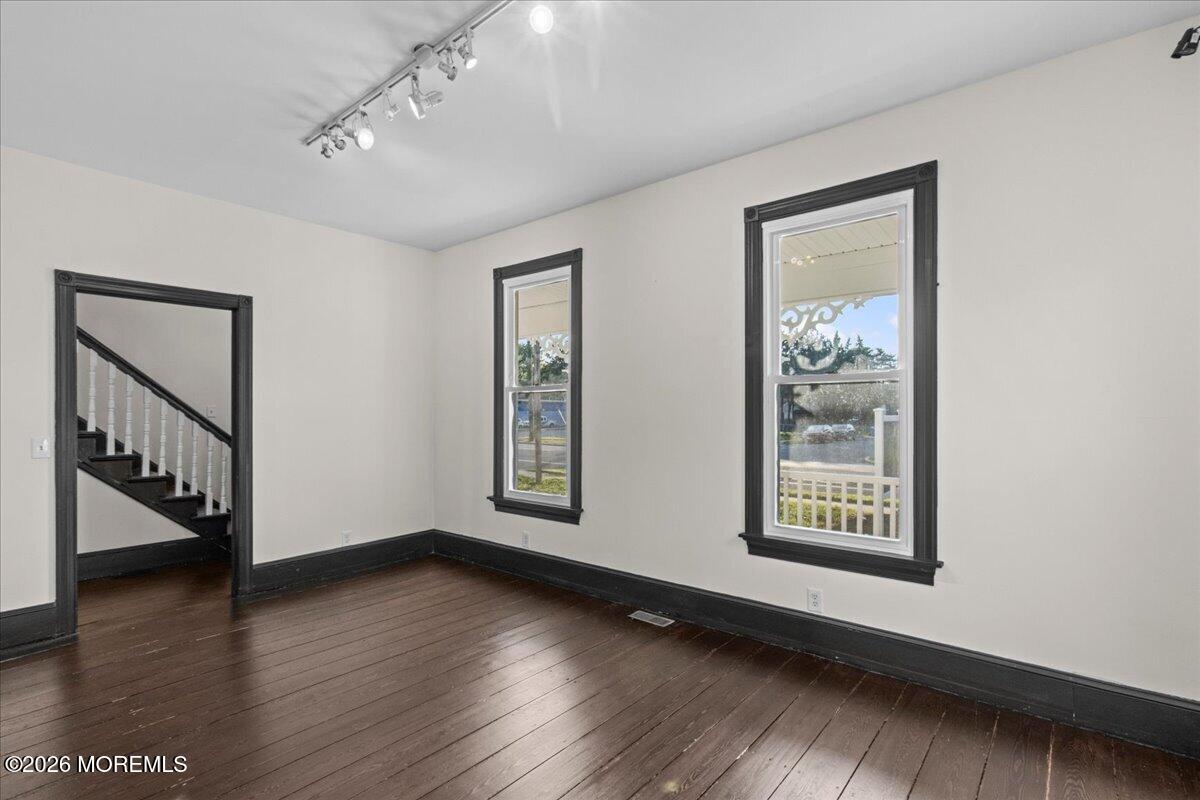 182 N Main Street Manahawkin NJ 08050