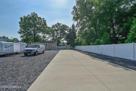33 Bordentown Trail Jamesburg NJ 08831