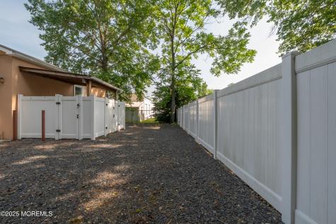 33 Bordentown Trail Jamesburg NJ 08831