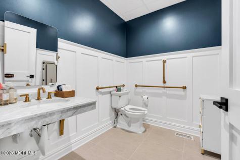 17 W River Road Rumson NJ 07760