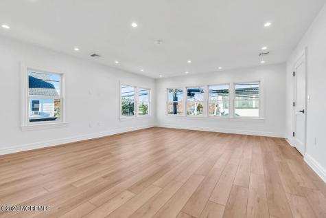 17 W River Road Rumson NJ 07760