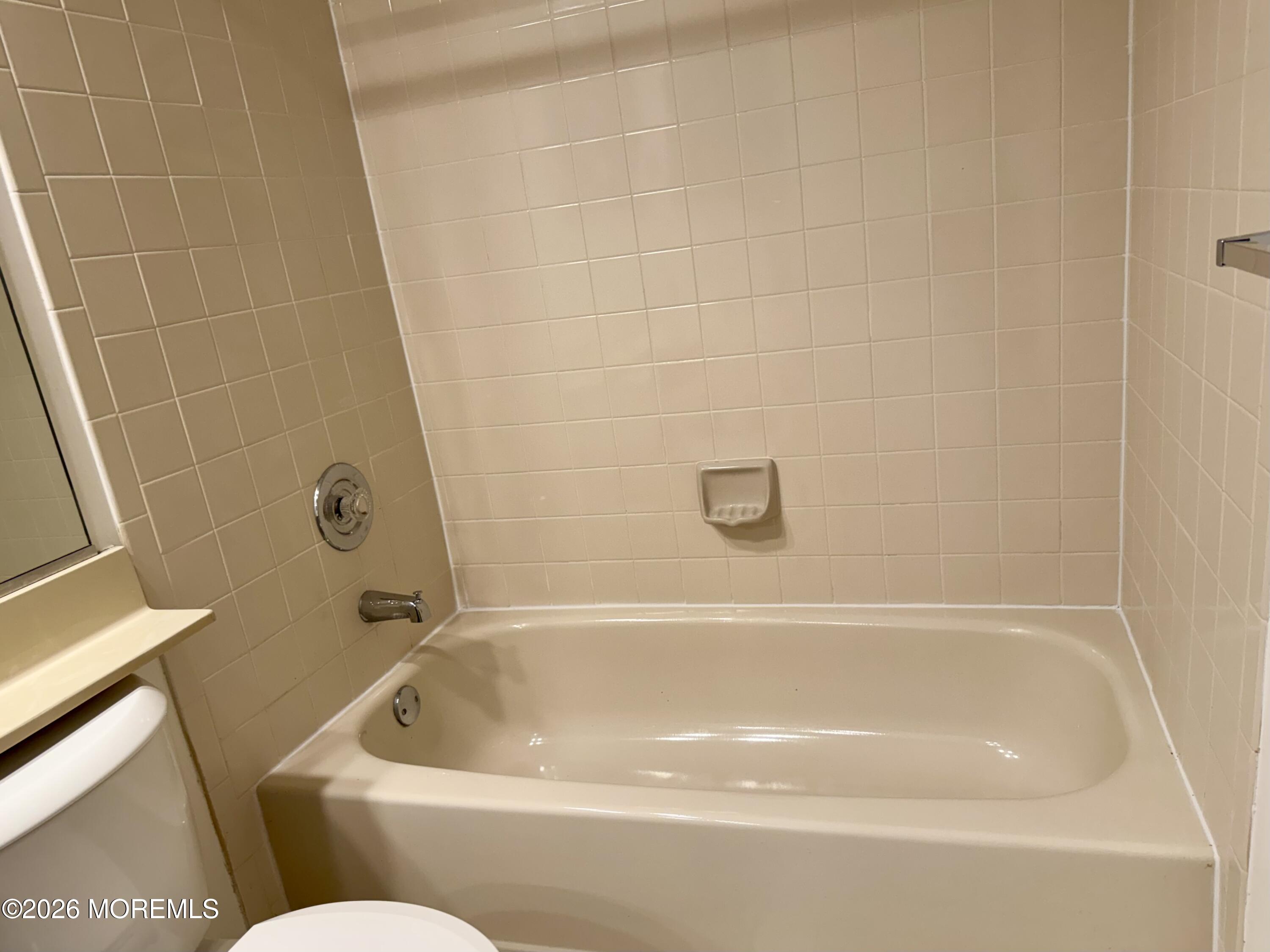 407 Hampton Court Manalapan NJ 07726