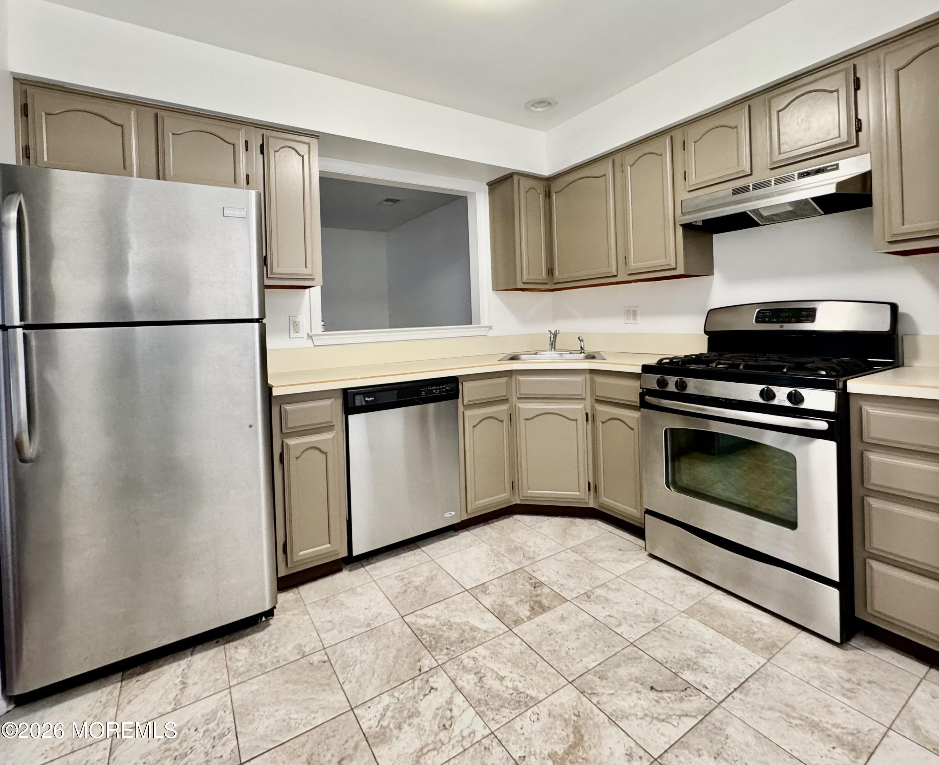 407 Hampton Court Manalapan NJ 07726