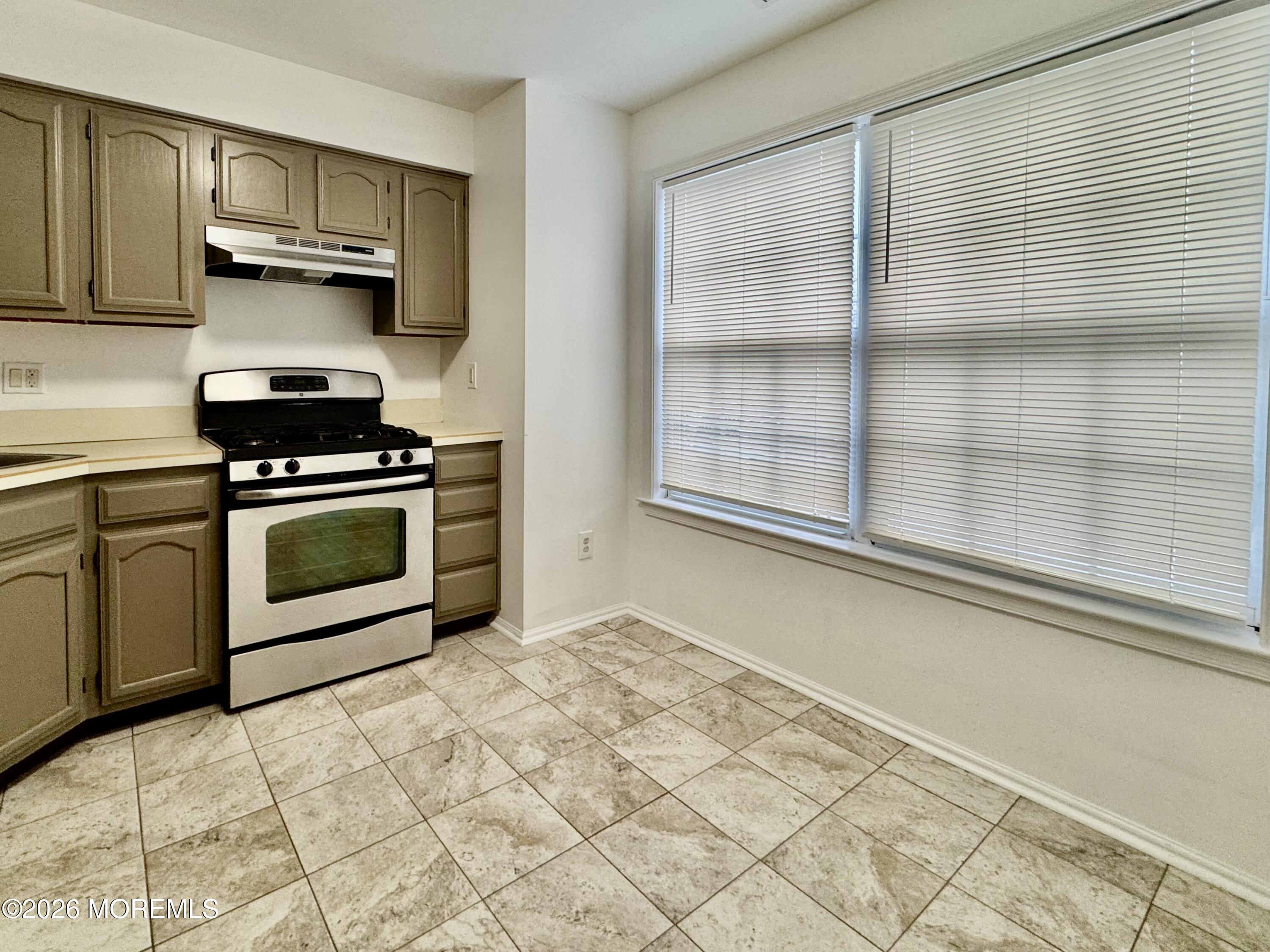407 Hampton Court Manalapan NJ 07726