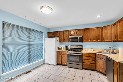 302 Bent Trail Toms River NJ 08753