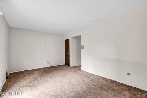 302 Bent Trail Toms River NJ 08753