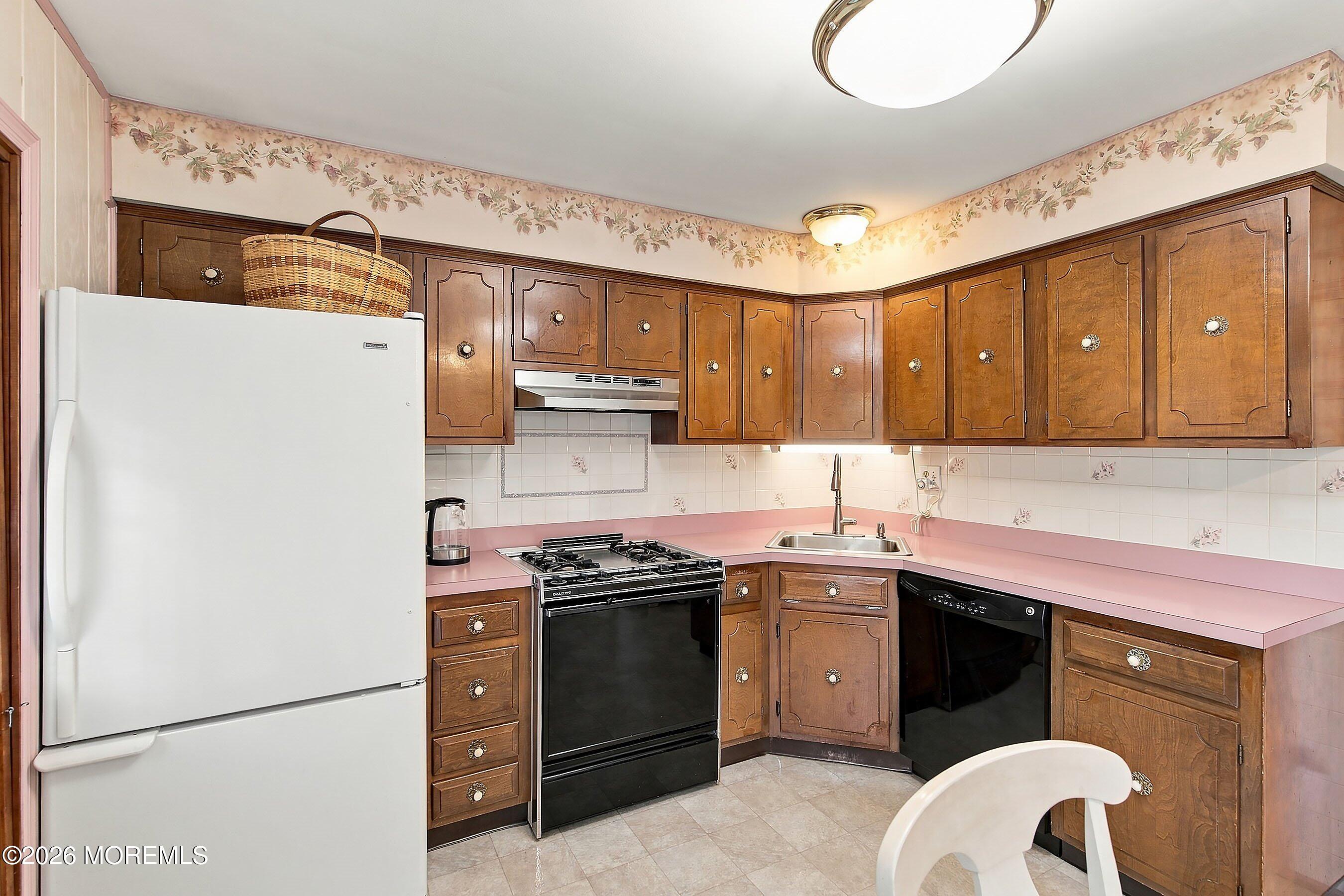 17 Kingsley Way Freehold NJ 07728