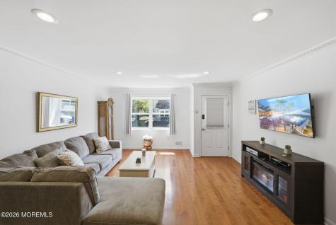 56 Thorne Lane Matawan NJ 07747