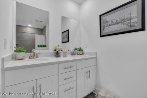 17 Kelly Way Tinton Falls NJ 07724