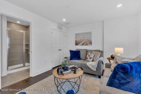 17 Kelly Way Tinton Falls NJ 07724