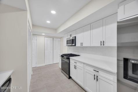 28 Kingsley Way Freehold NJ 07728