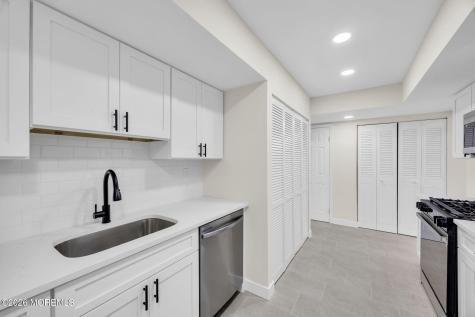 28 Kingsley Way Freehold NJ 07728
