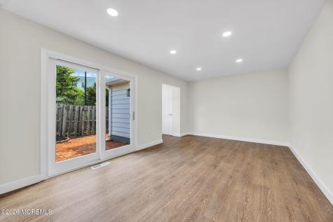 28 Kingsley Way Freehold NJ 07728