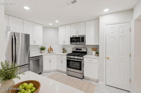 7 Harbor Bay Circle Laurence Harbor NJ 08879