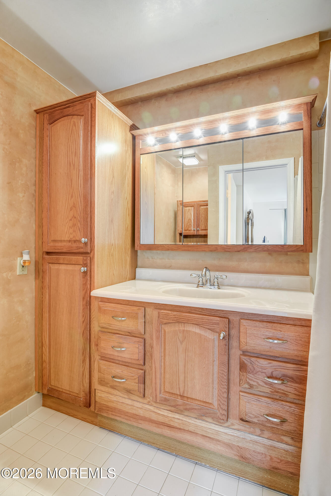 431 Hampton Court Englishtown NJ 07726