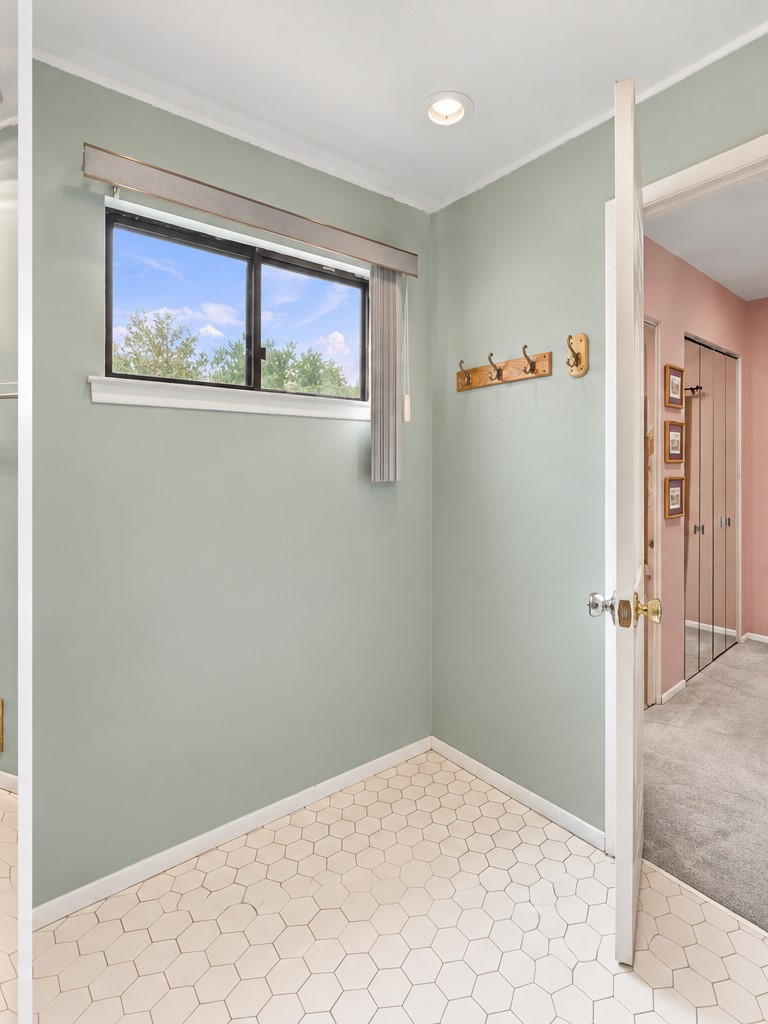 18 Oxford Lane Middletown NJ 07748