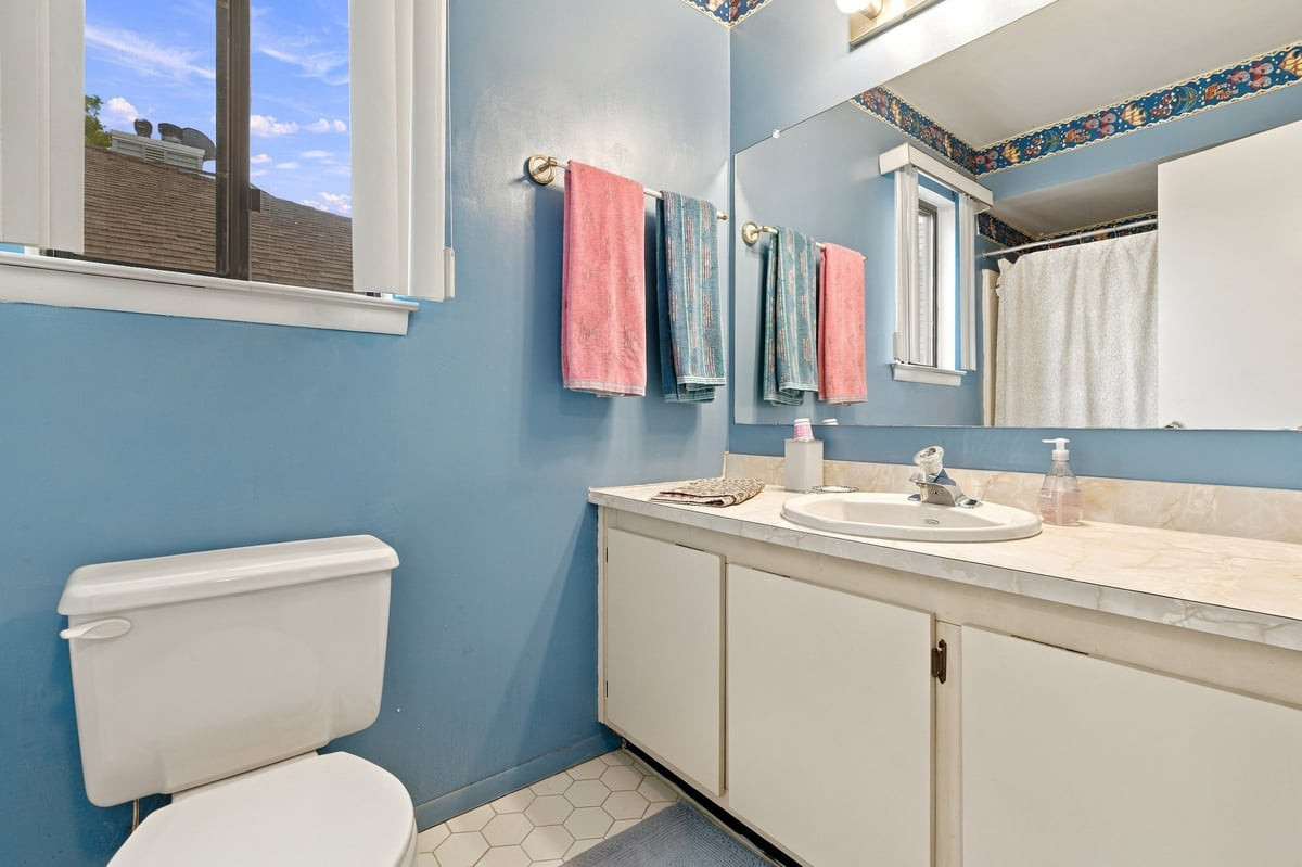 18 Oxford Lane Middletown NJ 07748