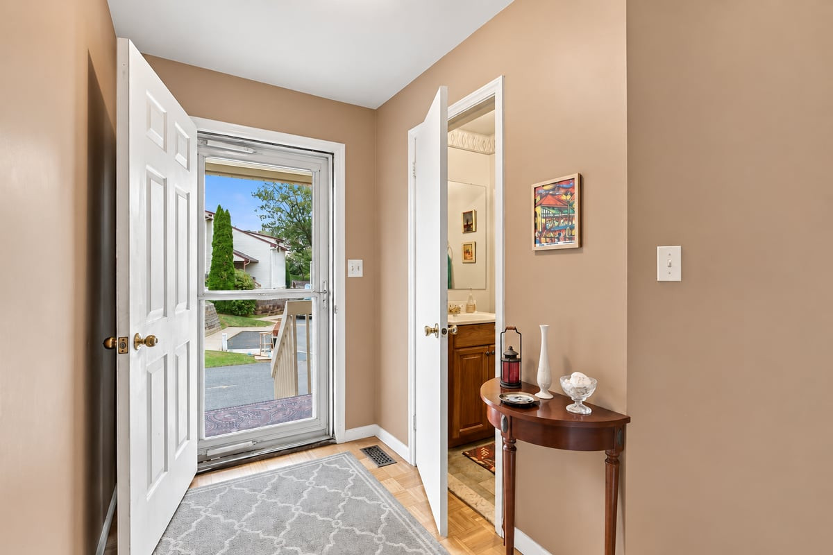 18 Oxford Lane Middletown NJ 07748