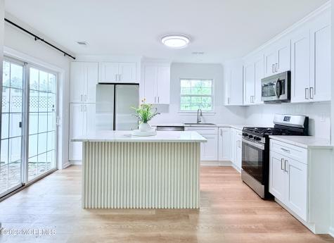 1 Whitemarsh Drive Manalapan NJ 07726