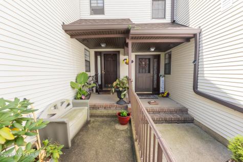 276 Longwood Drive Englishtown NJ 07726