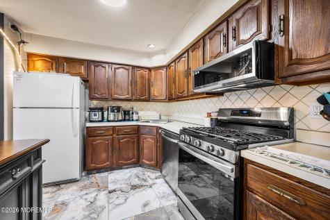 100 Dundee Court Aberdeen NJ 07747