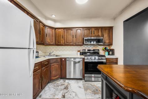 100 Dundee Court Aberdeen NJ 07747