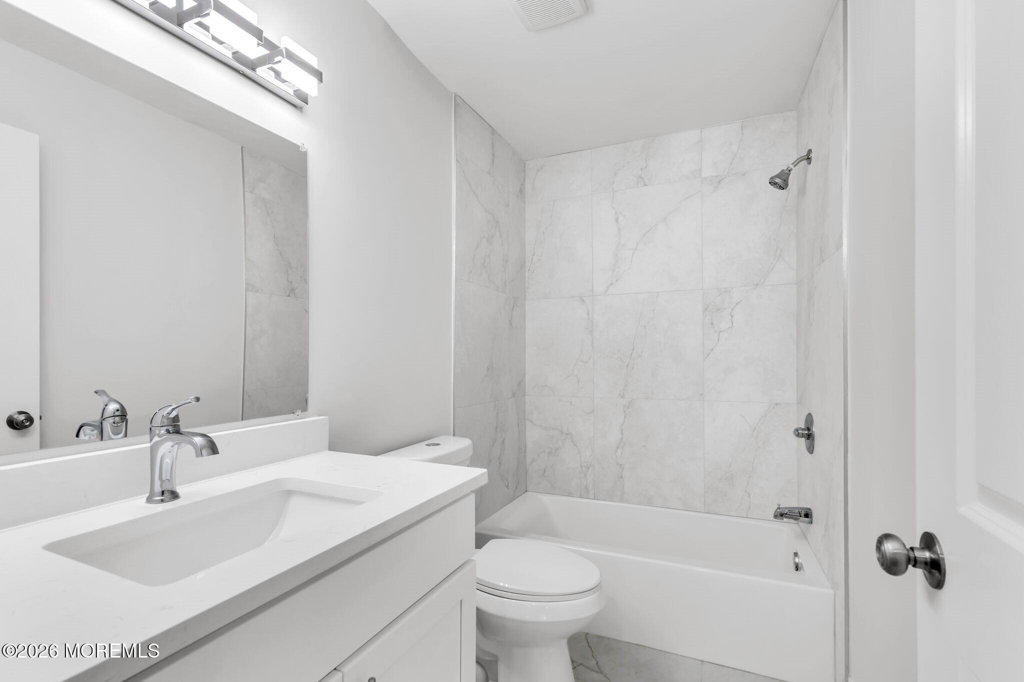386 Hampton Place Morganville NJ 07751