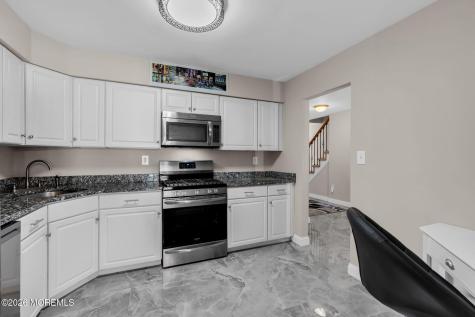 33 Mariners Cove Freehold NJ 07728